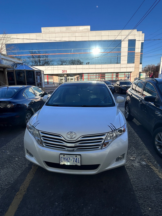 Clean 2010 Toyota Venza in great shape for Sale in Cars & Trucks in Ottawa