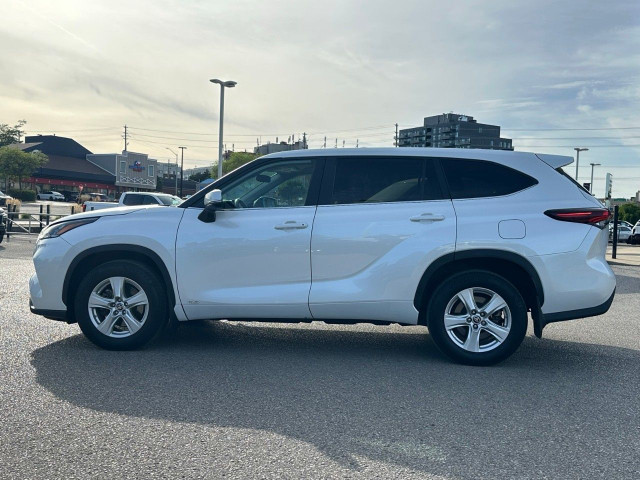 2024 Toyota Highlander in Cars & Trucks in City of Toronto - Image 2