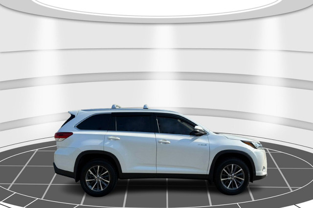 2019 Toyota Highlander Hybrid XLE in Cars & Trucks in City of Montréal - Image 3