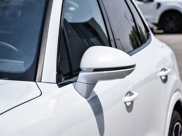 2024 Porsche Cayenne S E-Hybrid in Cars & Trucks in London - Image 3