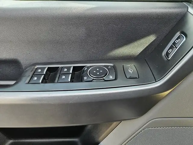 2023 Ford Super Duty F-350 SRW XLT 4WD Crew Cab 8' Box, 6.7L V8  in Cars & Trucks in St. Albert - Image 16