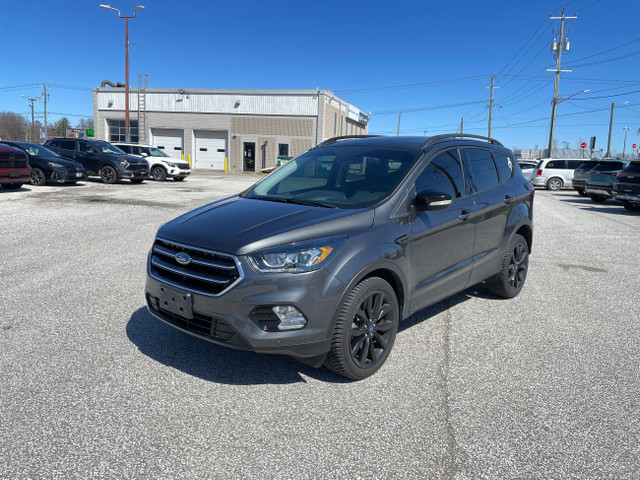 2019 Ford Escape Titanium Nav, sunroof and low Kms! in Cars & Trucks in Sarnia - Image 2