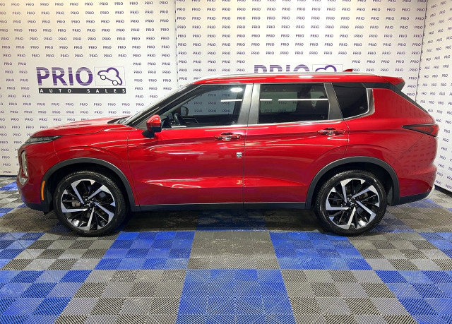 2022 Mitsubishi Outlander in Cars & Trucks in Ottawa - Image 2