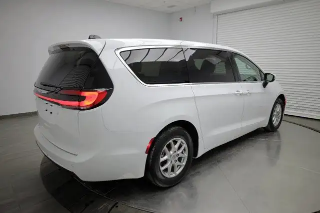 2023 Chrysler Pacifica Touring L62863210167683124