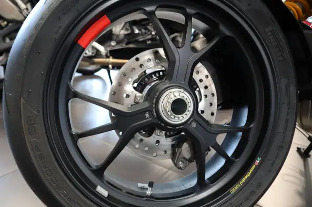 2025 Ducati Hypermotard 950 SP Special Livery in Sport Bikes in Edmonton - Image 6