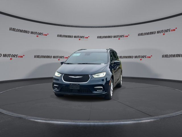 2022 Chrysler Pacifica Touring in Cars & Trucks in Hamilton - Image 3