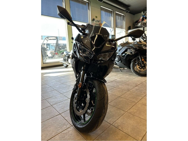 2025 Kawasaki Ninja 650 ABS in Street, Cruisers & Choppers in Sherbrooke - Image 2