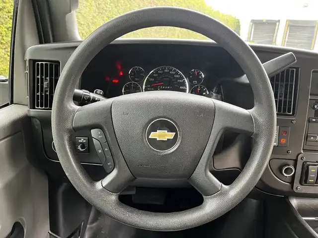 2019 chevrolet Express G4500 21 Passenger Bus With Wheelchair Ac in Heavy Trucks in Richmond - Image 24