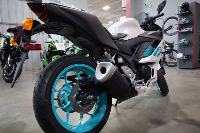 2024 Yamaha YZFR3 White in Sport Bikes in Edmonton - Image 2