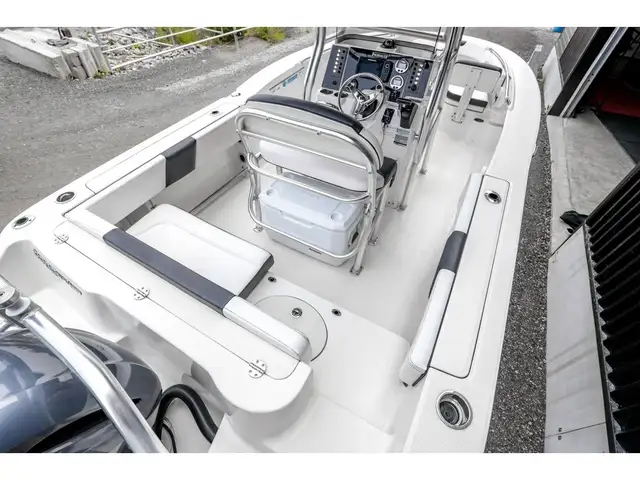 2020 Robalo R202 Explorer in Powerboats & Motorboats in Québec City - Image 15
