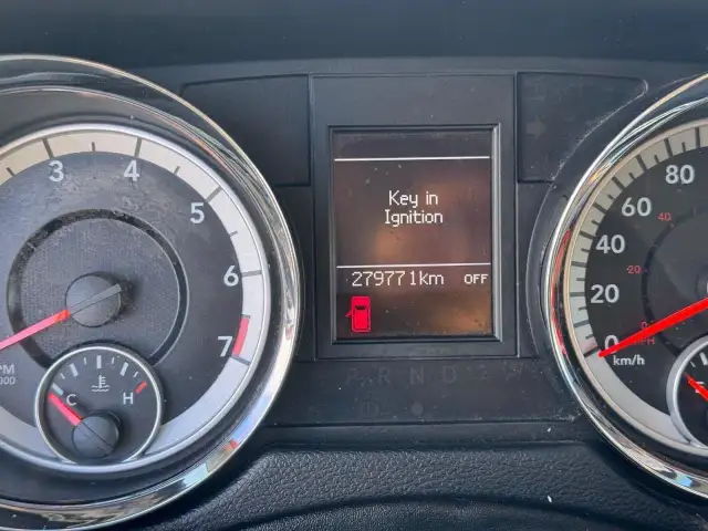 2014 Dodge Grand Caravan Crew, ENGINE PROBLEM, LOADED, CREW, AS  in Cars & Trucks in London - Image 16