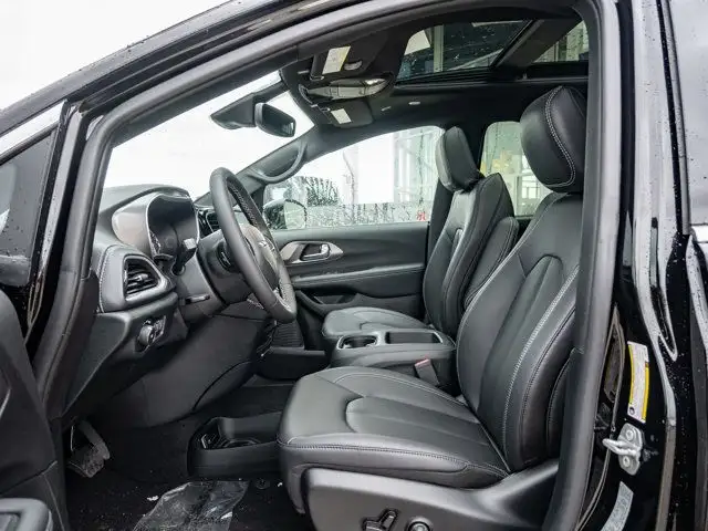 2025 Chrysler Pacifica Select in Cars & Trucks in Barrie - Image 17