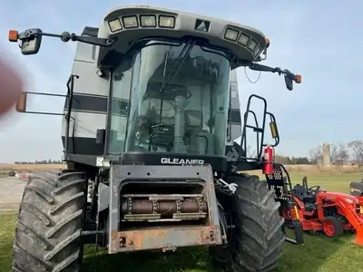 2007 Gleaner R65 Combine, 4WD, 3700 ENG HRS, 2300 SEP HRS, new accelerator rolls, Michelin 900 tires...