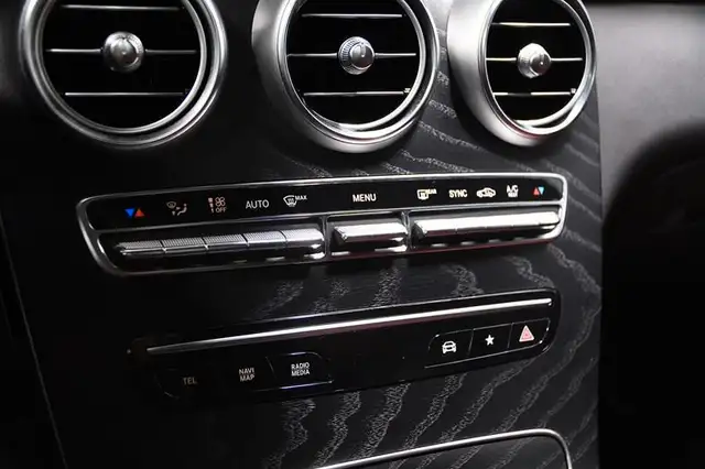 2022 Mercedes-Benz GLC43 AMG 4MATIC SUV Ensemble haut de gamme,  in Cars & Trucks in Laval / North Shore - Image 19