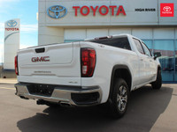 TRUCK FEATURES »» Impressive 5,850 kg towing capacity for heavy loads »» Crew Cab offers spacious se... (image 3)