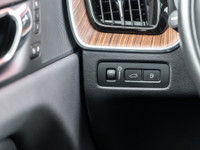 Carget Supercentre is proud to present this amazing 2021 Volvo XC60 Recharge T8 eAWD PHEV Inscriptio... (image 9)