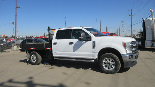 2020 Ford F-350 XLT Crew Cab FLAT DECK in Cars & Trucks in Edmonton - Image 4