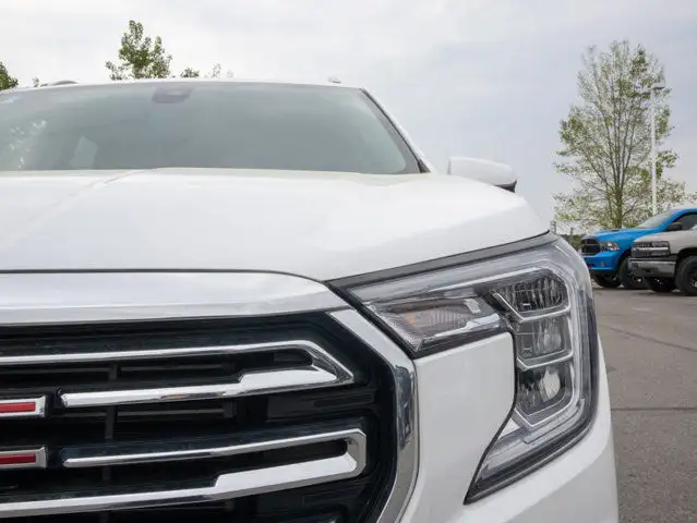 2024 GMC Terrain SLT - Lane Keeping Assist in Cars & Trucks in Belleville - Image 11