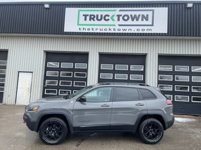 2022 Jeep Cherokee in Cars & Trucks in Ottawa
