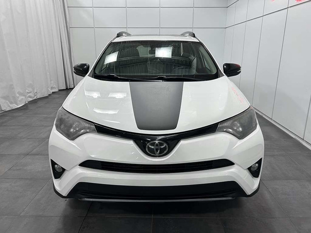 2018 Toyota RAV4 TRAIL AWD - TOIT OUVRANT - VOLANT CHAUFFANT in Cars & Trucks in Québec City - Image 2