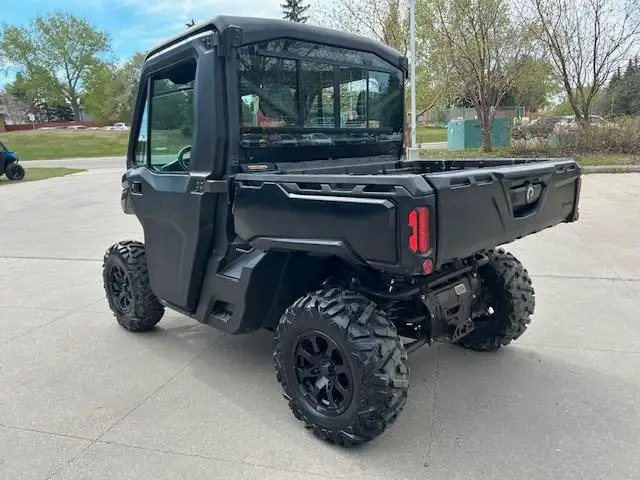2021 CAN-AM DEFENDER HD10 with CAB & HEATER in ATVs in Strathcona County - Image 10