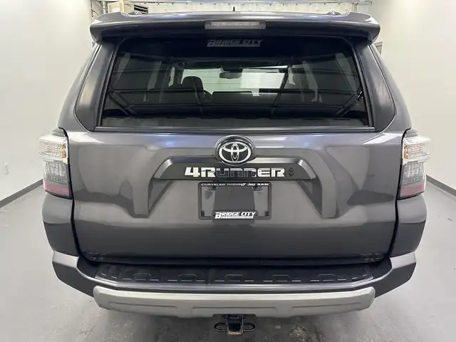 2022 Toyota 4Runner TRD Sport - Leather - Sunroof - Heated Se... dans Autos et camions dans Lethbridge - Image 6