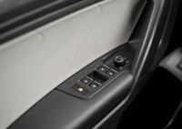 CLEAN CARFAX KEY FEATURES: SUNROOF | LEATHER SEATS | NAVIGATION SYSTEM | APPLE CARPLAY & ANDROID AUT... (image 9)