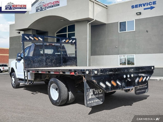 2018 Ford F-350 Chassis XL REGULAR CAB 4X4 FLAT BED TRUCK in Cars & Trucks in Edmonton - Image 4