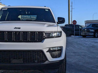 This Jeep Grand Cherokee has a strong Regular Unleaded V-6 3.6 L/220 engine powering this Automatic... (image 8)