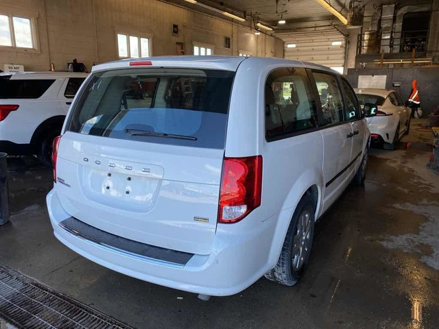  2016 Dodge Grand Caravan SE in Cars & Trucks in Barrie - Image 4