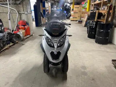 PIAGGIO MP3 500cc 2016 Motocyclette Piaggio MP3 500CC 2016 à vendre 6943 km -Coffre arrière Pour plu...