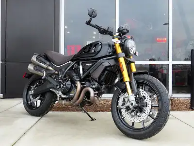 Save $1711 on this Scrambler 1100 Sport PRO as part of our Summer Sale! We only have one, so get you...