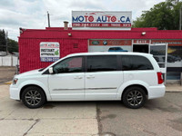 Introducing the luxurious and spacious 2015 Chrysler Town & Country S, This beauty is equipped with... (image 1)