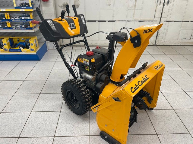 2021 CUB CADET 2X-26HD INCH 2-STAGE SNOWBLOWER in Heavy Equipment in Chatham-Kent