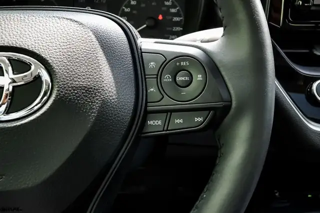 2024 Toyota Corolla LE - Heated Seats - Apple CarPlay dans Autos et camions dans Ottawa - Image 16