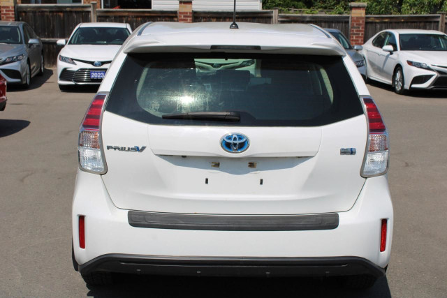2017 Toyota Prius v BASE in Cars & Trucks in Mississauga / Peel Region - Image 4