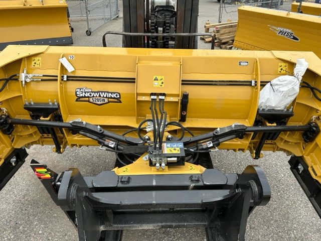 HLA 5205 LOADER SNOW WING PLOW  in Heavy Equipment in Calgary - Image 3