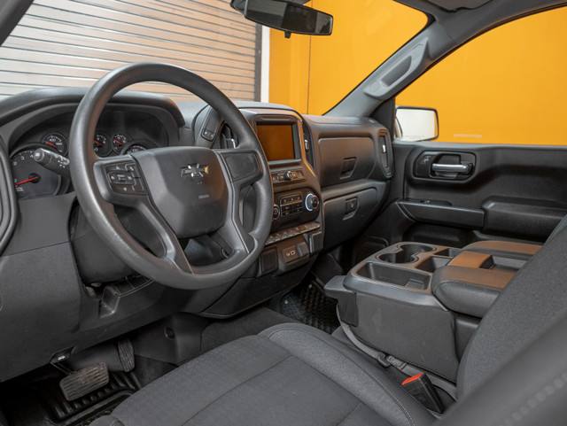 2022 Chevrolet Silverado 1500 CUSTOM TRAIL BOSS CREW V8 4X4 *GR. in Cars & Trucks in Laurentides - Image 2