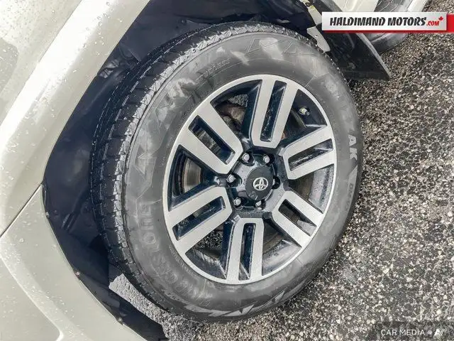 2020 Toyota 4Runner LIMITED in Cars & Trucks in Hamilton - Image 10