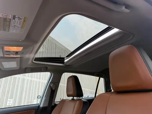 2016 Toyota RAV4 Limited / BEAUTIFUL WHITE ON PEANUT BUTTER  in Cars & Trucks in Ottawa - Image 19