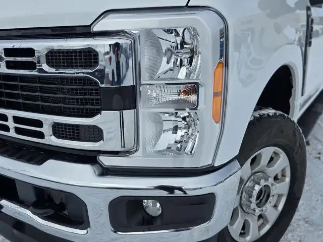 2023 Ford Super Duty F-350 SRW XLT | Cloth | Diesel in Cars & Trucks in Grande Prairie - Image 9
