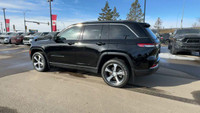 This Jeep Grand Cherokee is equipped with: Capri Leather Seats W/Perf Inserts, Remote Start System,... (image 5)