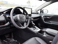 Leather Seats, Sunroof, Cooled Seats, Wireless Charging, Heated Steering Wheel! Buy with Confidence... (image 8)