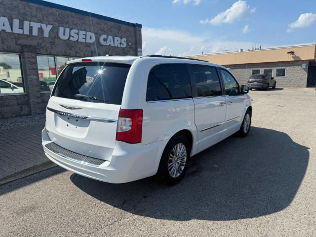 2015 Chrysler Town & Country Touring-L in Cars & Trucks in Sarnia - Image 4