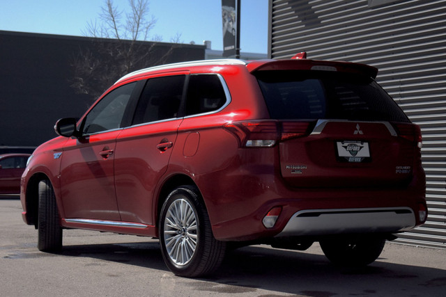 2019 Mitsubishi Outlander PHEV SE Excellent Shape, No Accidents in Cars & Trucks in London - Image 4