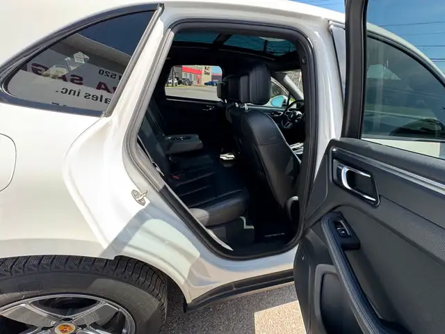 2018 Porsche Macan AWD dans Autos et camions dans Ottawa - Image 30