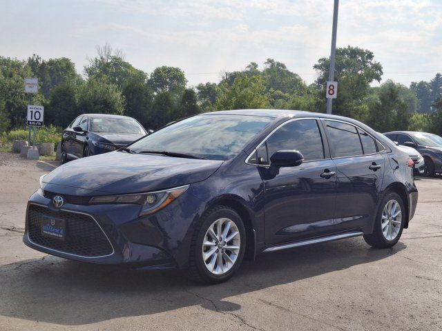 2020 Toyota Corolla XLE Sedan | Leather | Sunroof | Nav in Cars & Trucks in Guelph