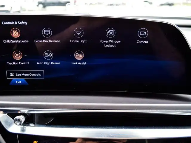 2024 Cadillac LYRIQ Tech Pano Sunroof 33Display Blind Spot Navi in Cars & Trucks in Mississauga / Peel Region - Image 7