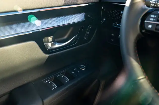 2026 Honda CR-V Hybrid Touring in Cars & Trucks in Edmonton - Image 17