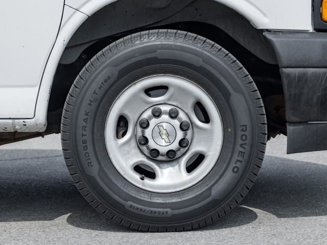 2022 Chevrolet Express 2500 Work Van Clean Carfax, Low Mileag... in Cars & Trucks in Mississauga / Peel Region - Image 4